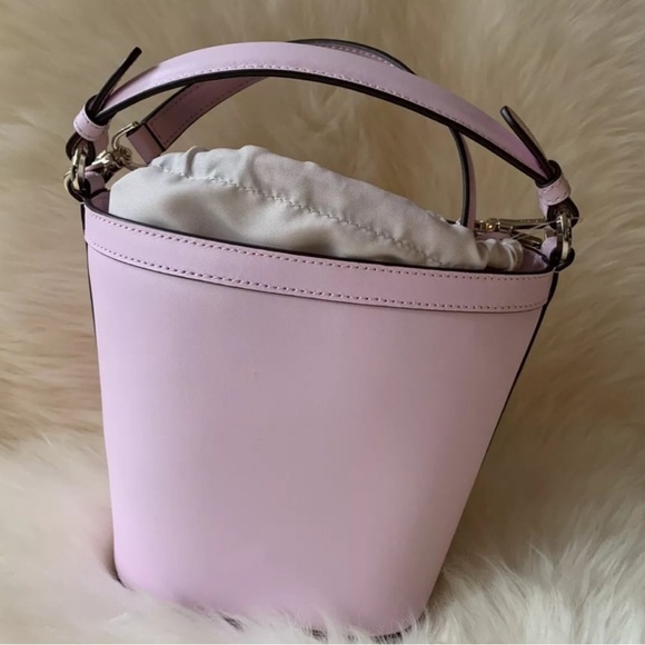 Kate Spade NWT Pippa flock party parrot embellished leather bucket Crossbody bag - Picture 4 of 13